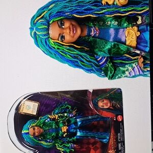 Disney Descendants The Rise Of Red Fashion Doll & Accessories Uliana